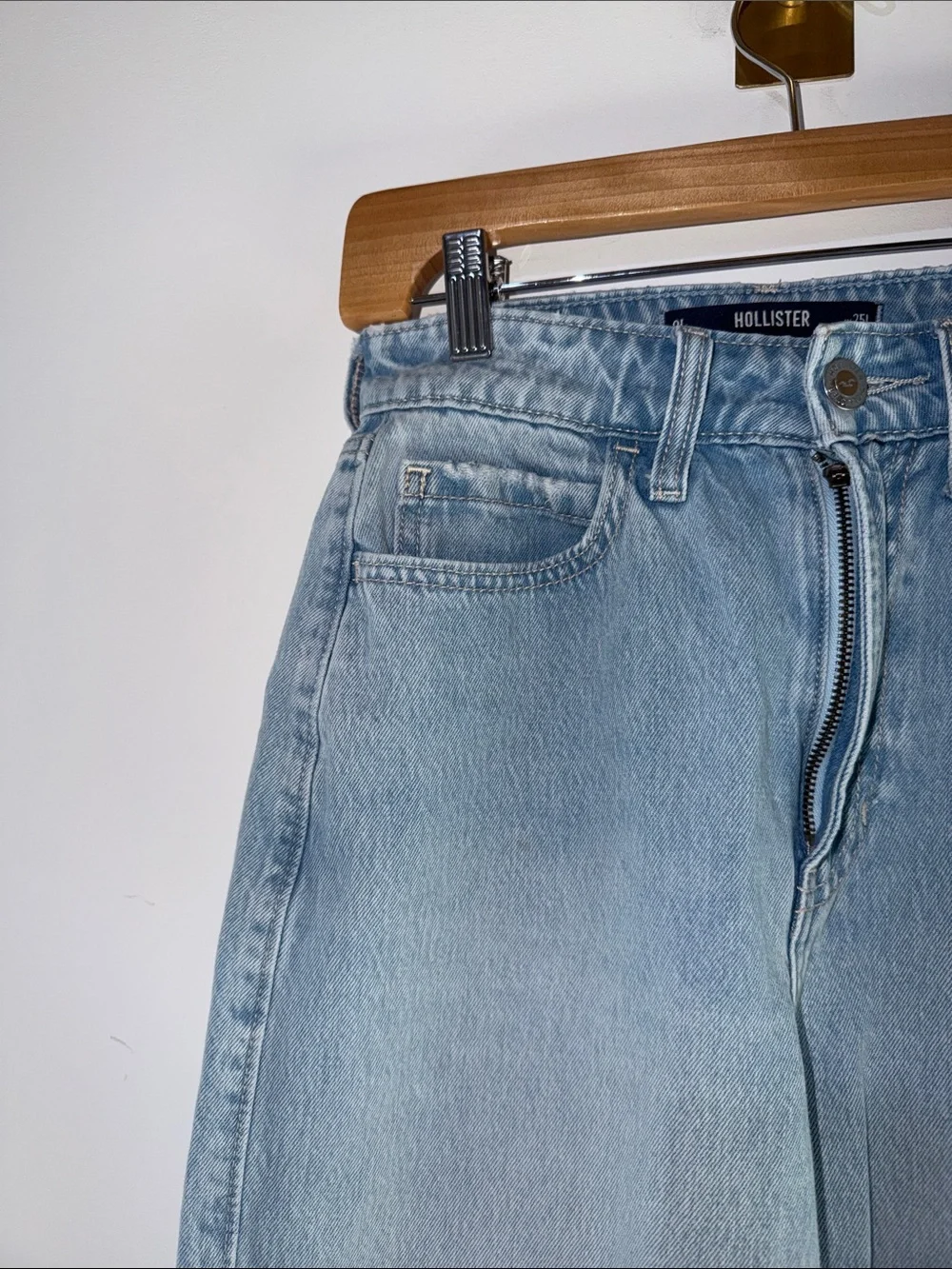 Hollister Ultra High rise baggy light wash denim jeans size 25L
